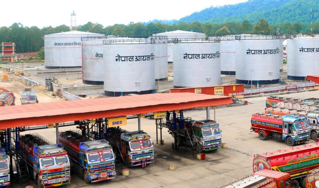 नेपालमा इन्धन मूल्यवृद्धि: विरोधदेखि मौनतासम्म